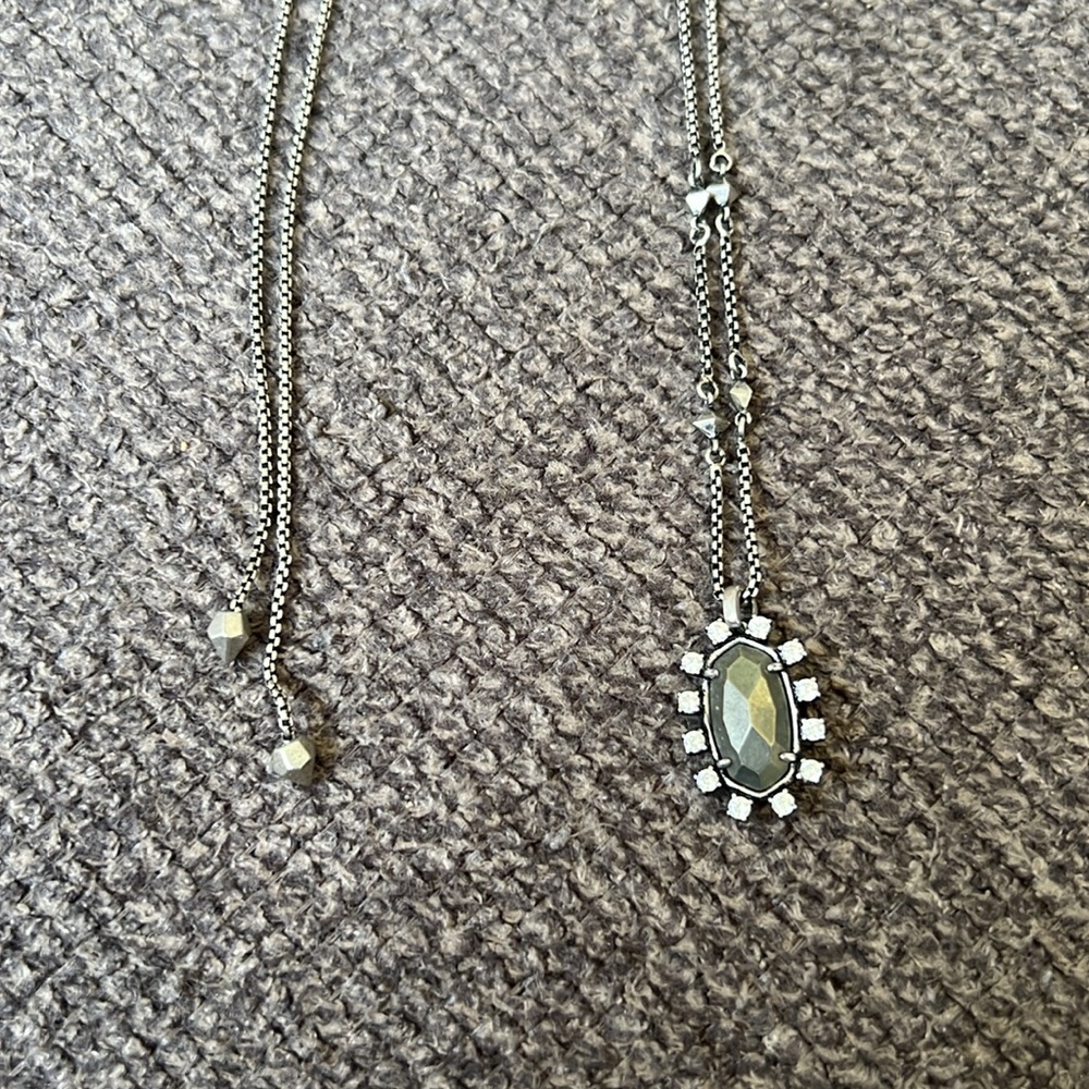 Kendra scott pendant necklace